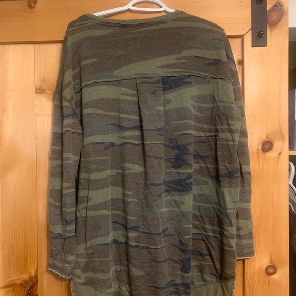 Gently worn, oversized camo print long sleeve - Picture 2 of 2
